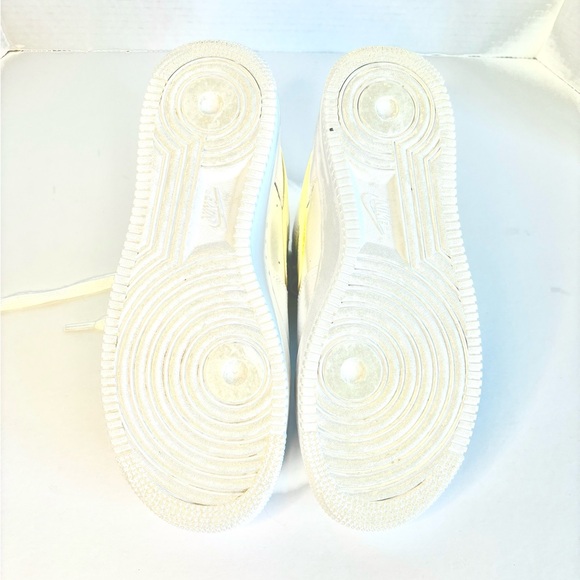 Nike Air Force 1 Women’s Sneakers SZ 8 White with Yellow Swoosh - Picture 4 of 7